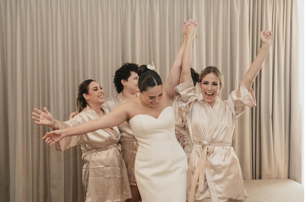 Bata Corta Satín (Familiares y amigas)