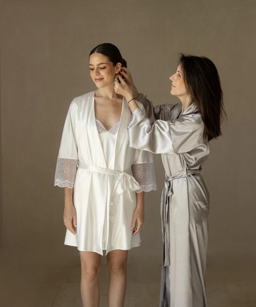 Bata Larga Satín (Familiares y amigas)