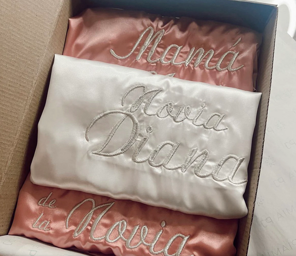 Bata Corta Satín (Familiares y amigas)